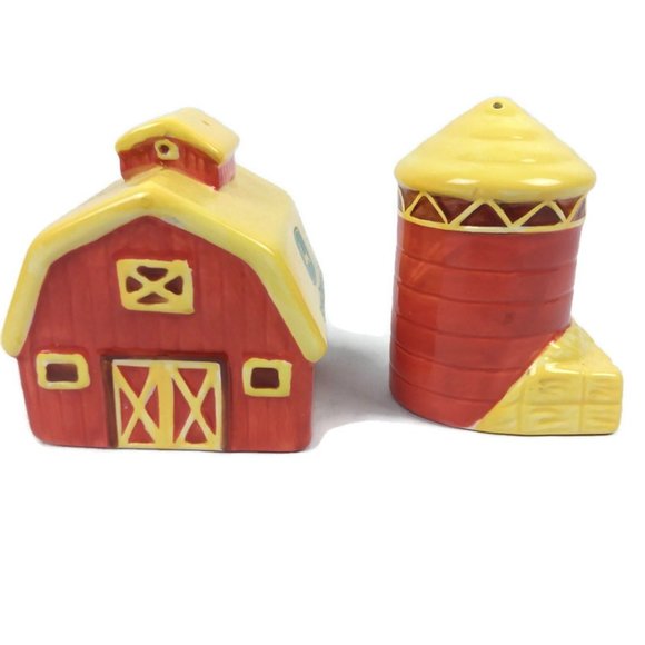 John Deere Farm Barn & Silo Ceramic Salt and Pepper Shakers Set - Picture 4 of 8